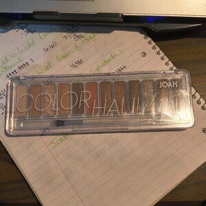 Kiss Cosmetics Joah Color Haul Eyeshadow Palette Smoke Show JET01 12 Shades